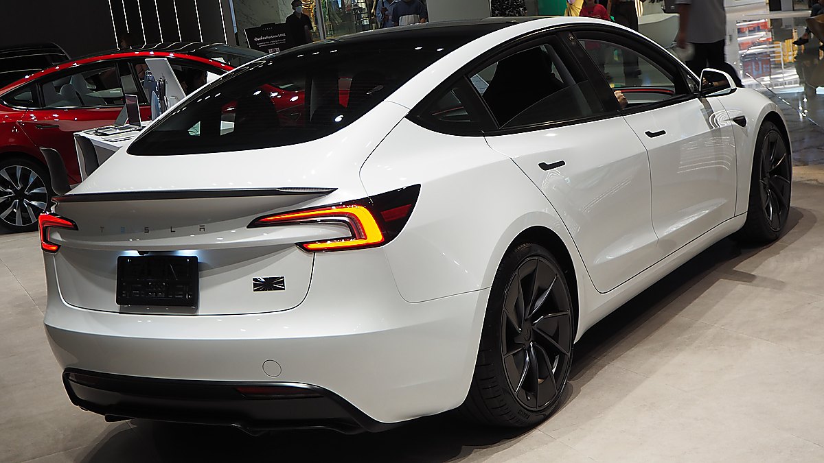 모델3 뒷모습