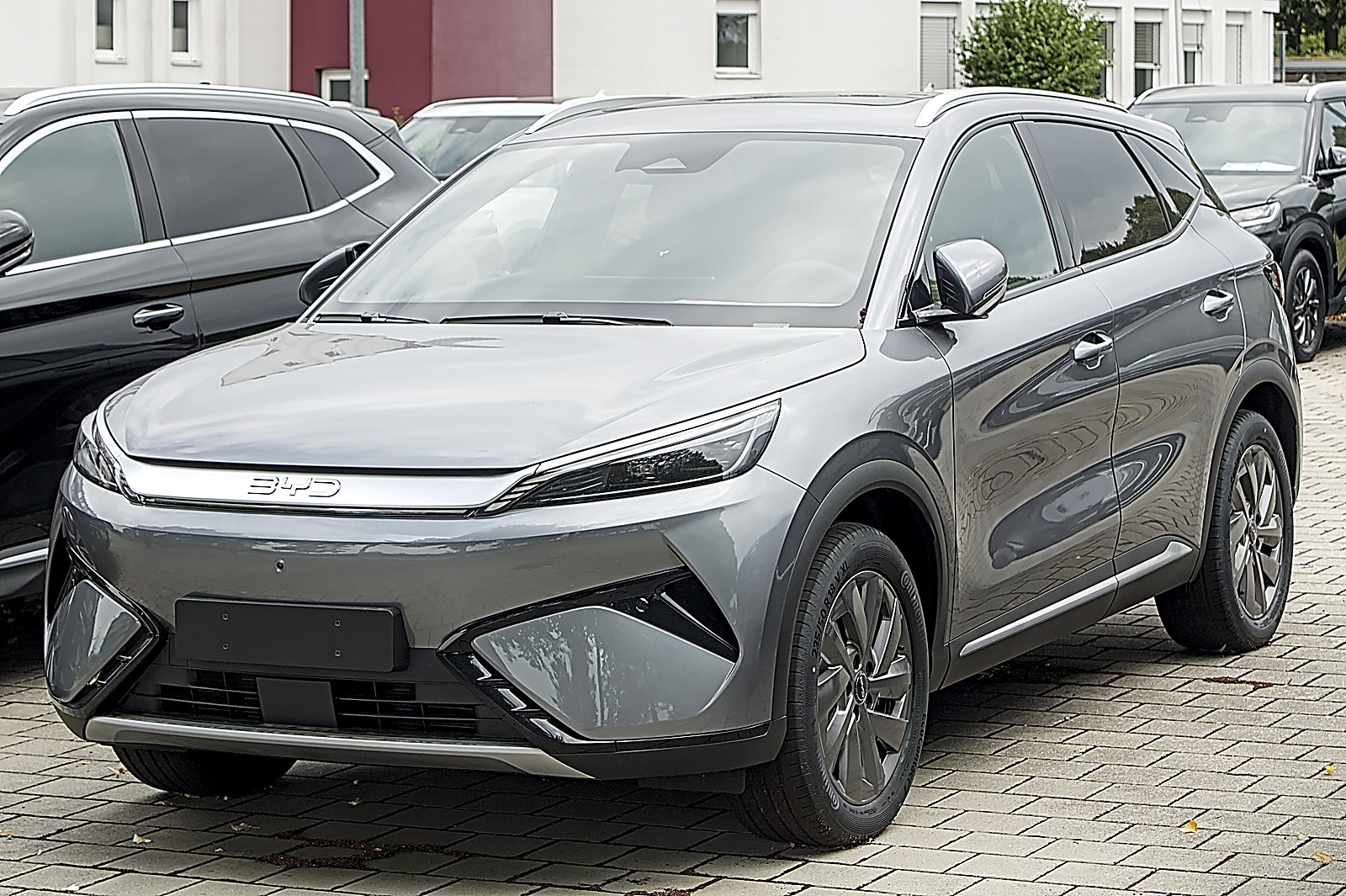 BYD 아토3 새 얼굴(아토3 에보) — 유럽 거리에서