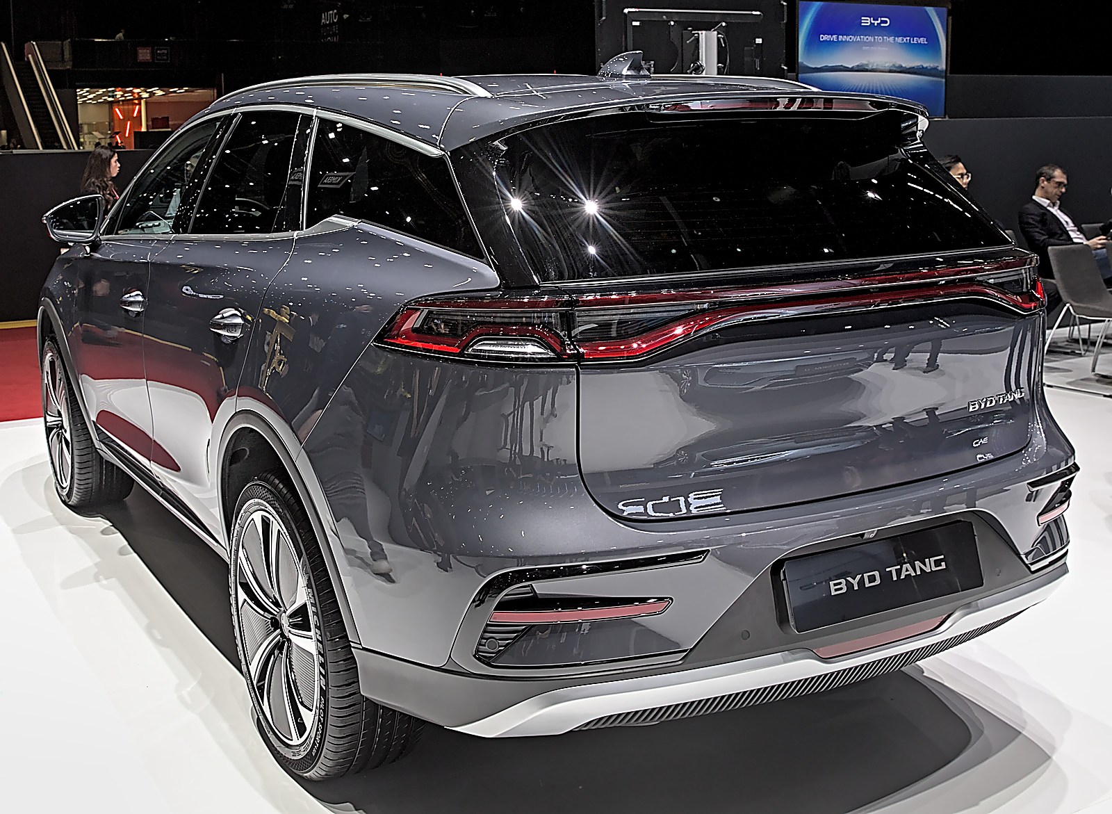 BYD 탕(唐) — 세 줄 좌석의 큰 SUV